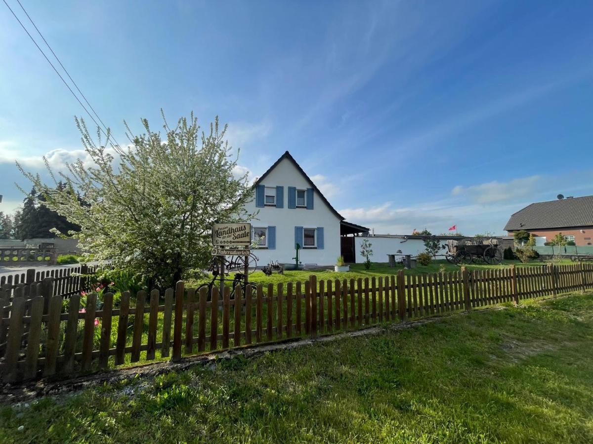 Pension Landhaus An Der Saale Bernburg Bagian luar foto